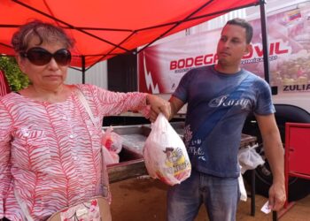 Familias de cuatro parroquias de Maracaibo beneficiadas con jornada de Bodega Móvil de Fundamecado