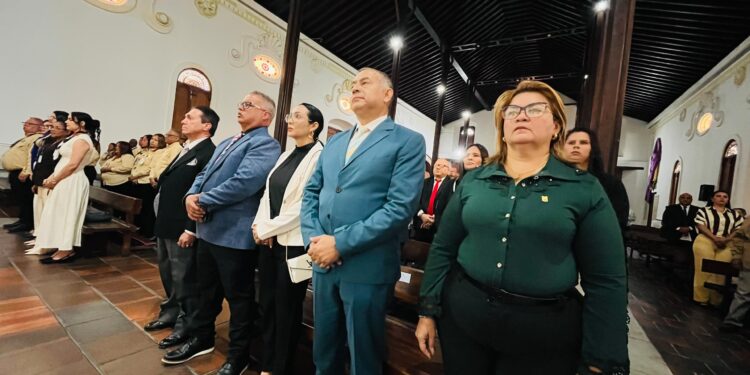 Concejala Dessiree Fernández acompañó misa de acción de gracias por el 67.° aniversario de la Contraloría del Zulia