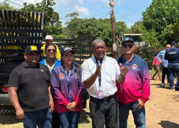 Alcaldía de Maracaibo reemplaza techos a casas en Santa Rosa de Agua afectadas por la tormenta