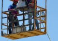 Quedó instalada nueva punta del Obelisco de la Plaza de la República‎