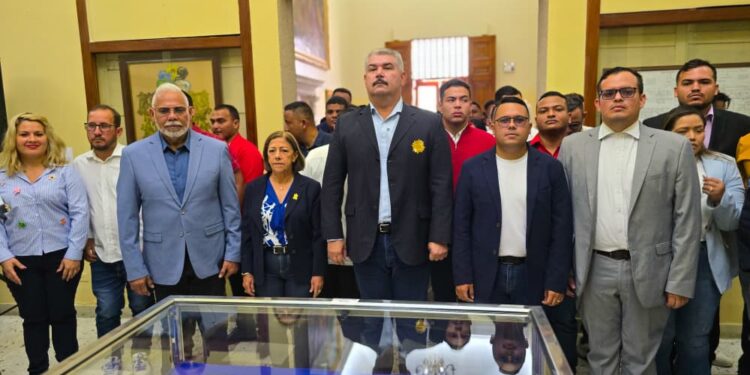 La JPSUV celebra su 18 aniversario junto al gobernador Luis Caldera con ofrenda al prócer zuliano Rafael Urdaneta