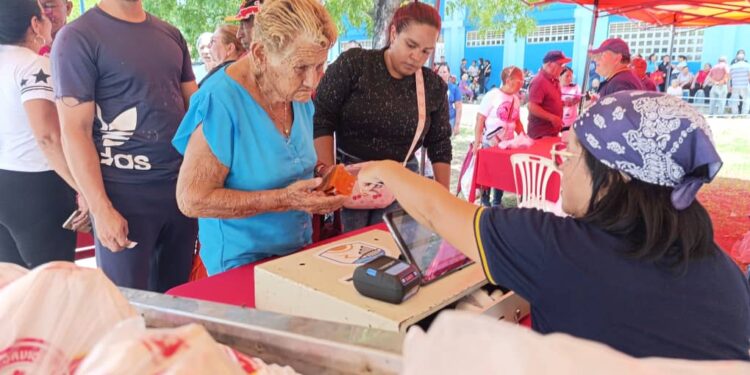 Más de 1700 familias de Cabimas abastecen sus hogares durante despliegue de Campo Soberano y Bodega Móvil