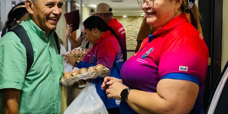 Cabildo de Maracaibo entrega combos integrales para dignificar a sus trabajadores