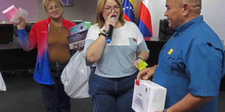 Maracaibo celebra conversatorio “De la chispa al fuego” impulsado por el Concejo Municipal