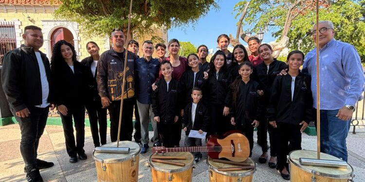 Primera Dama del Estado impulsa el talento de “Gaiteritos de La Rita” con entrega de instrumental gaitero