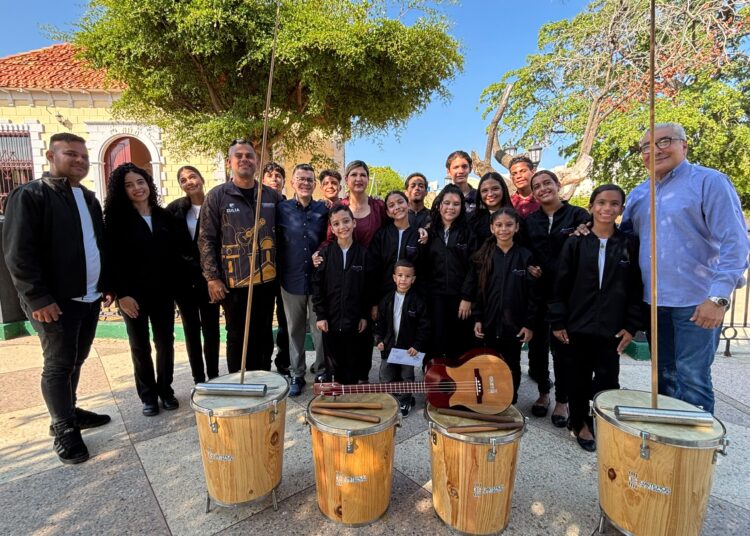 Primera Dama del Estado impulsa el talento de “Gaiteritos de La Rita” con entrega de instrumental gaitero