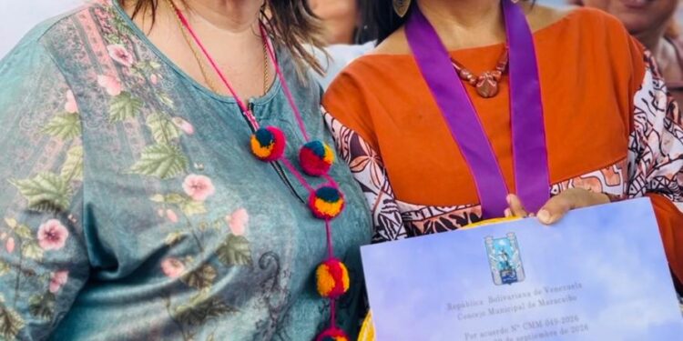 Conmemoran el Día Internacional de la Mujer Indígena en sesión solemne