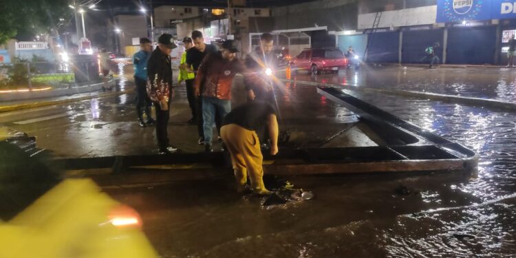 Alcalde Di Martino: Organismos de prevención atienden afectaciones tras fuerte lluvia con vientos huracanados