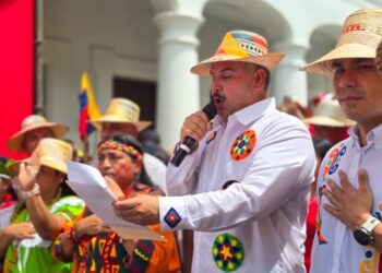 Gobernador declara al Zulia como estado multicultural, realiza anuncios y entrega financiamiento a comunas indígenas