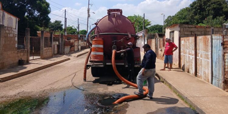 Alcaldía de Maracaibo optimiza drenajes en distintas parroquias