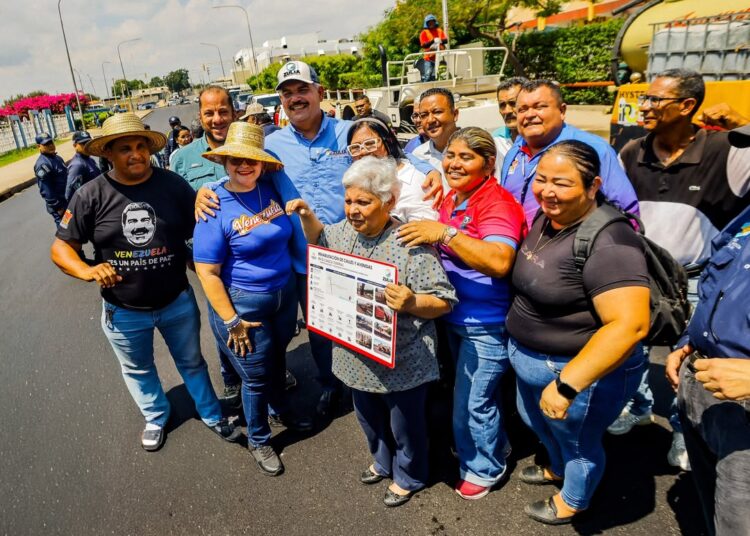 Gobernador Luis Caldera despliega plan de vialidad en el casco central de Maracaibo con 11 mil toneladas de asfalto