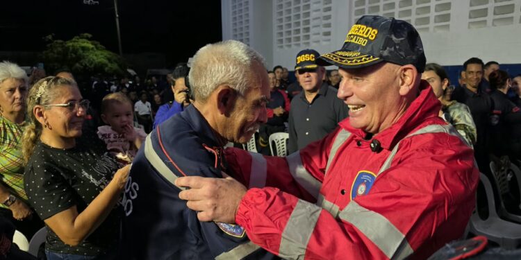 Alcalde Di Martino: labor de bomberos trasciende los límites de la Patria