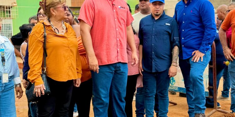 ELGobernador Luis Caldera inspecciona inicio de sustitución de colector matriz de 12 pulgadas en el corredor vial Amparo
