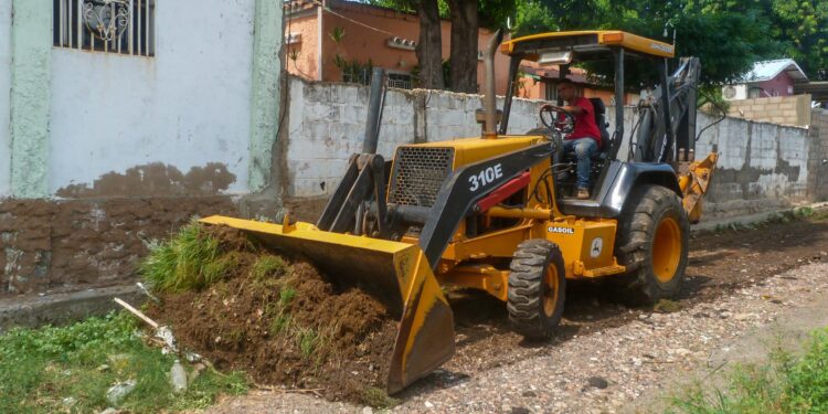Gobernación del Zulia y Concejo Municipal de Maracaibo articulan reasfaltado de la calle 69A en la parroquia Chiquinquirá