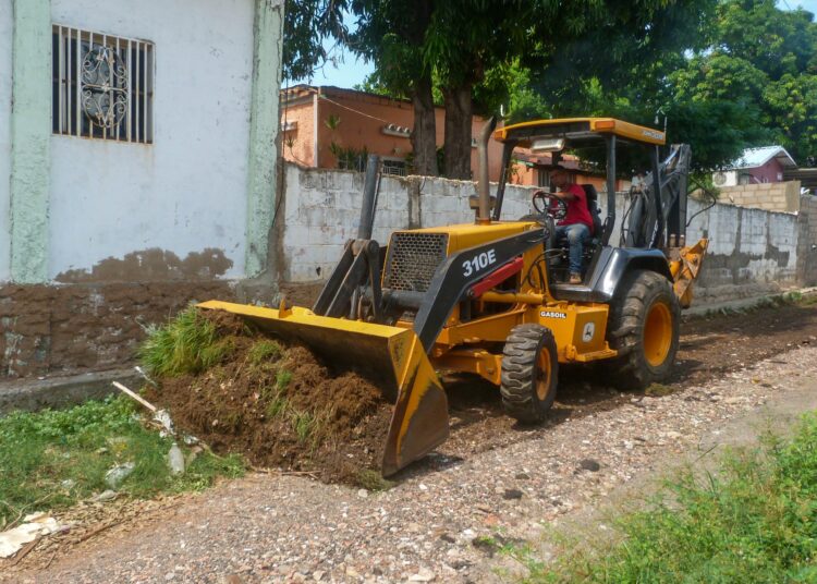 Gobernación del Zulia y Concejo Municipal de Maracaibo articulan reasfaltado de la calle 69A en la parroquia Chiquinquirá