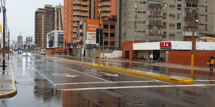 Bomberos de Maracaibo informa que no se han reportado incidencias graves por lluvias